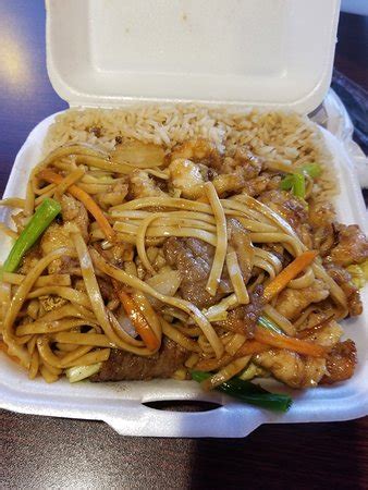 Indulge in the Flavors of Magic Wok Birmingham's Seafood Dishes